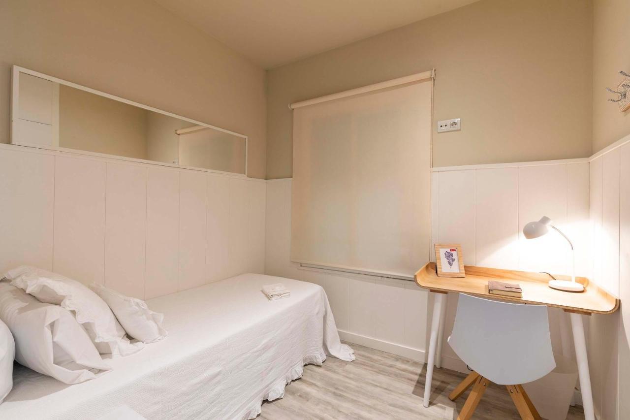 Chic Gran Via Apartment Барселона Екстериор снимка