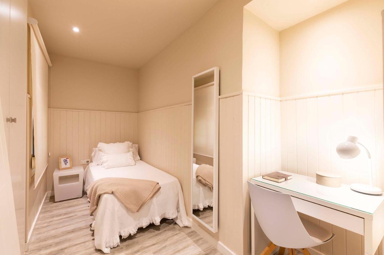 Chic Gran Via Apartment Барселона Екстериор снимка