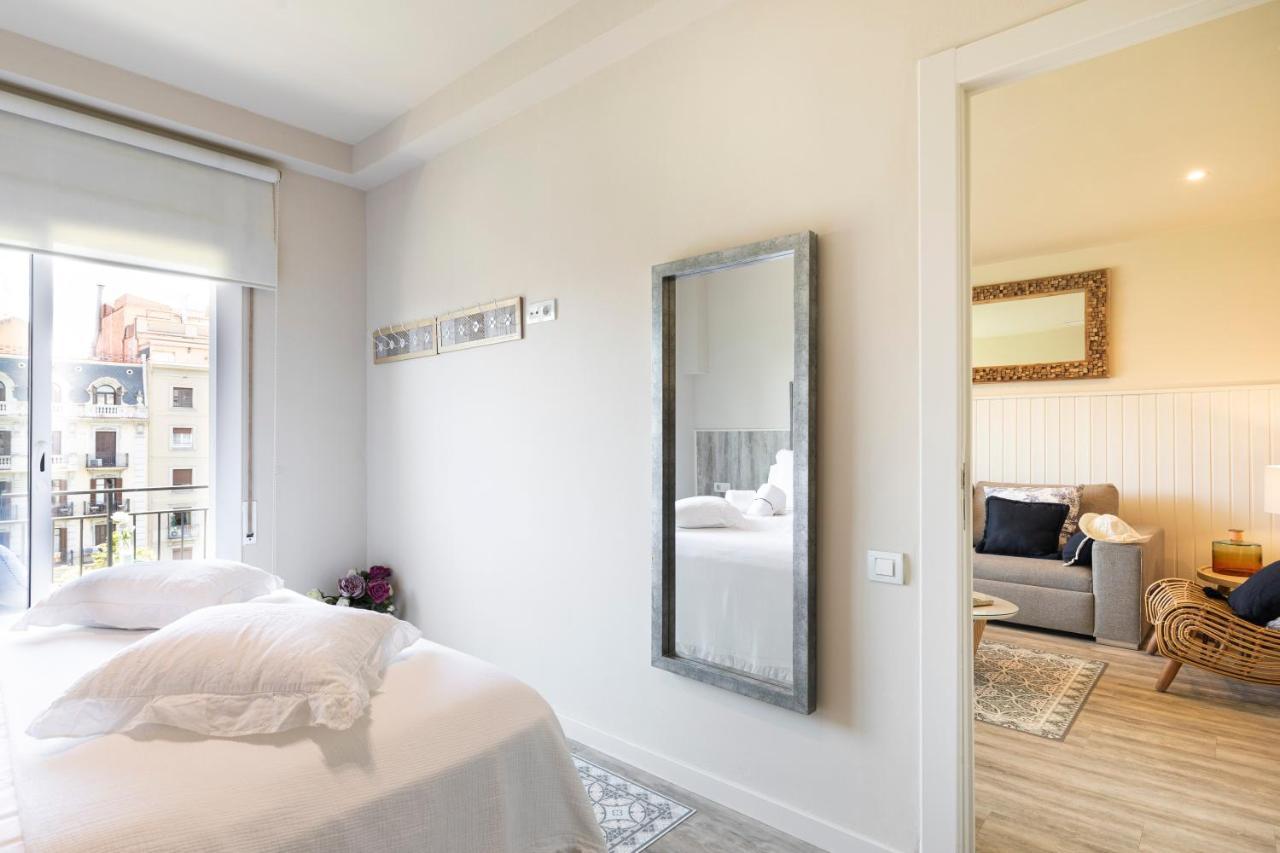 Chic Gran Via Apartment Барселона Екстериор снимка